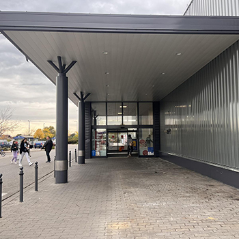 TESCO Cegléd, Projekt von HIMM Building