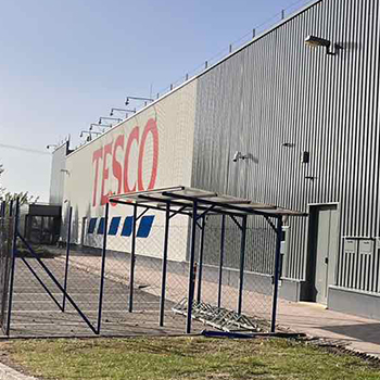 TESCO Jászberény, Projekt von HIMM Building